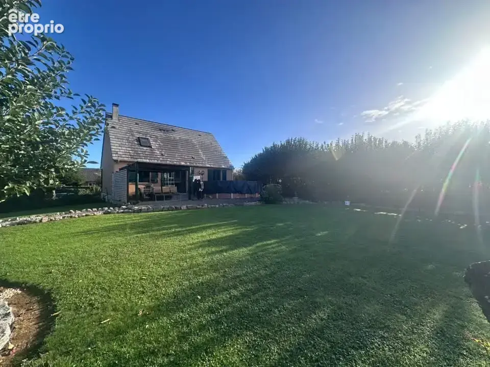 À VENDRE   Pavillon familial avec piscine et jardin arboré à Puchevillers - photo 1