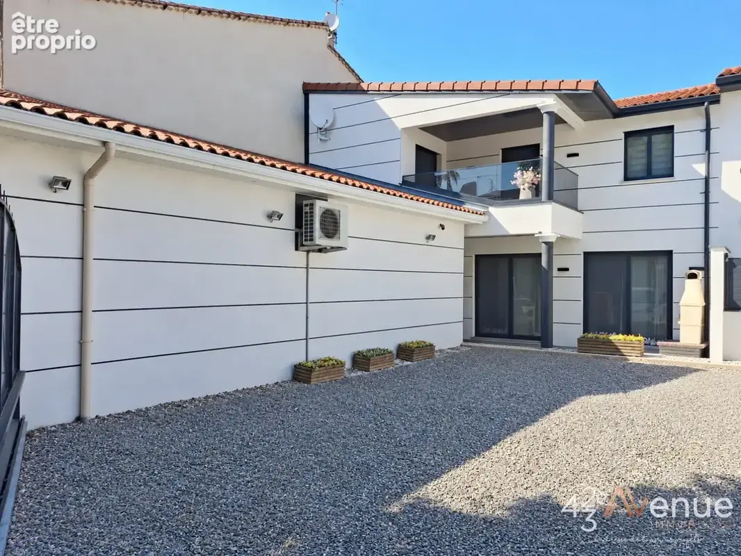Maison 5 pièces 150 m² à vendre à Sury-Le-Comtal (42450) - photo 1