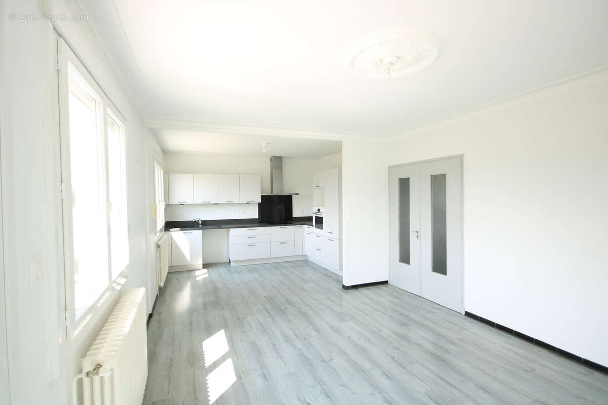 Maison 103 m² à Villeneuve-Du-Pareage  - photo 4