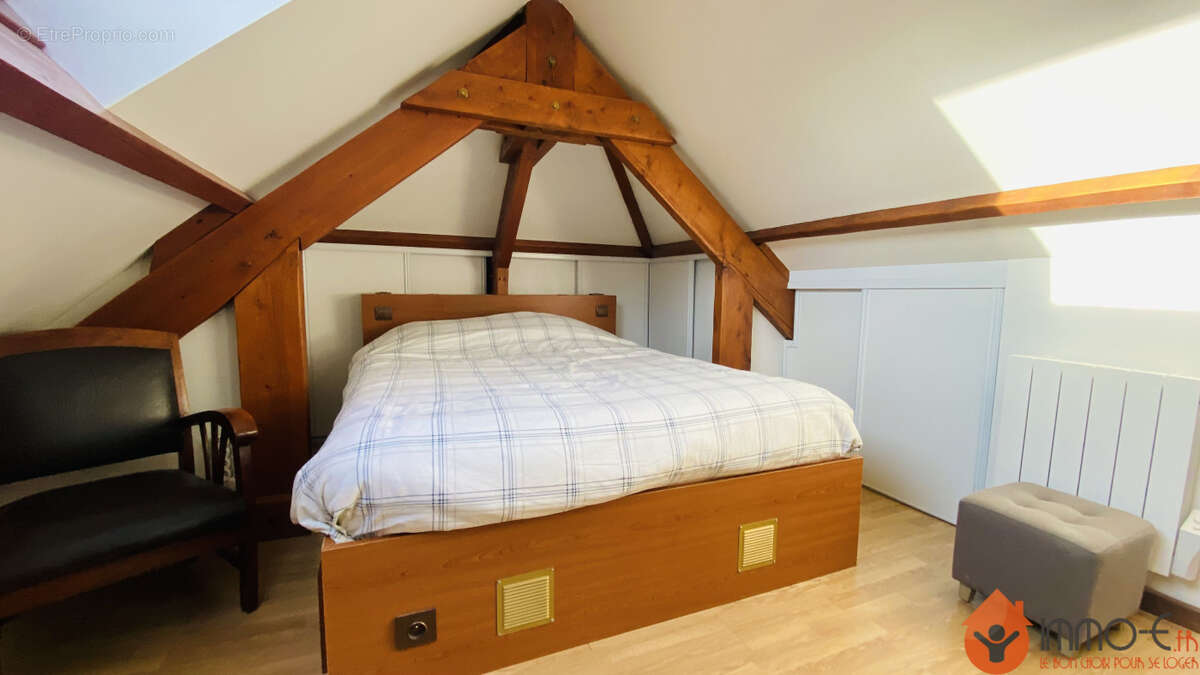 Maison à CONDE-SAINTE-LIBIAIRE