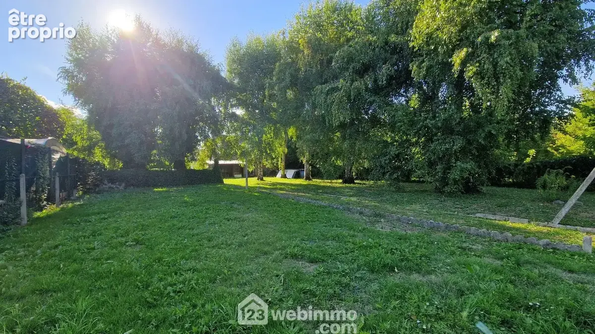 Erigée sur une parcelle de 1514 m²