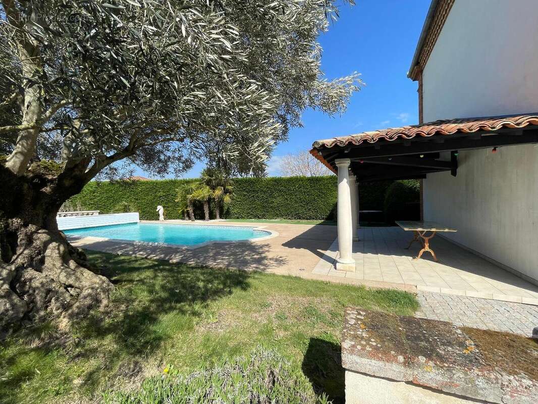   - Maison à SAINT-LEON