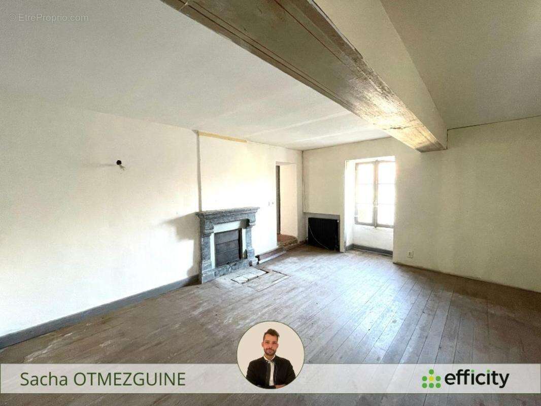 Maison à AZAY-LE-FERRON