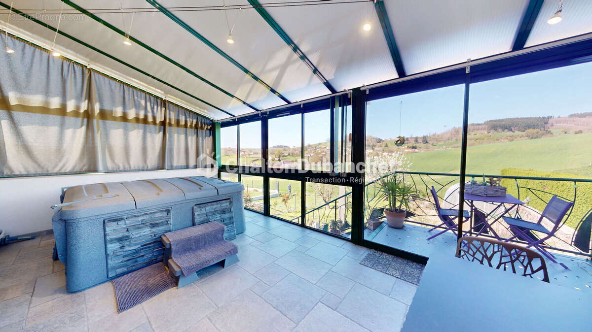 Maison à COURS-LA-VILLE