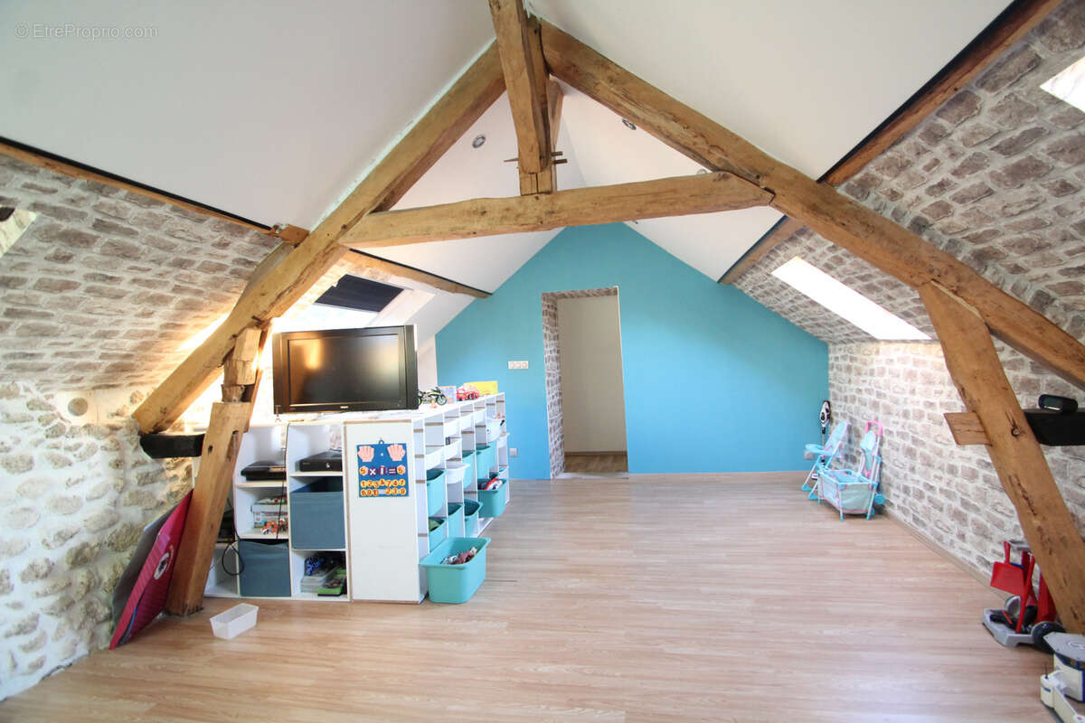 Maison à MONTAIGU-LE-BLIN