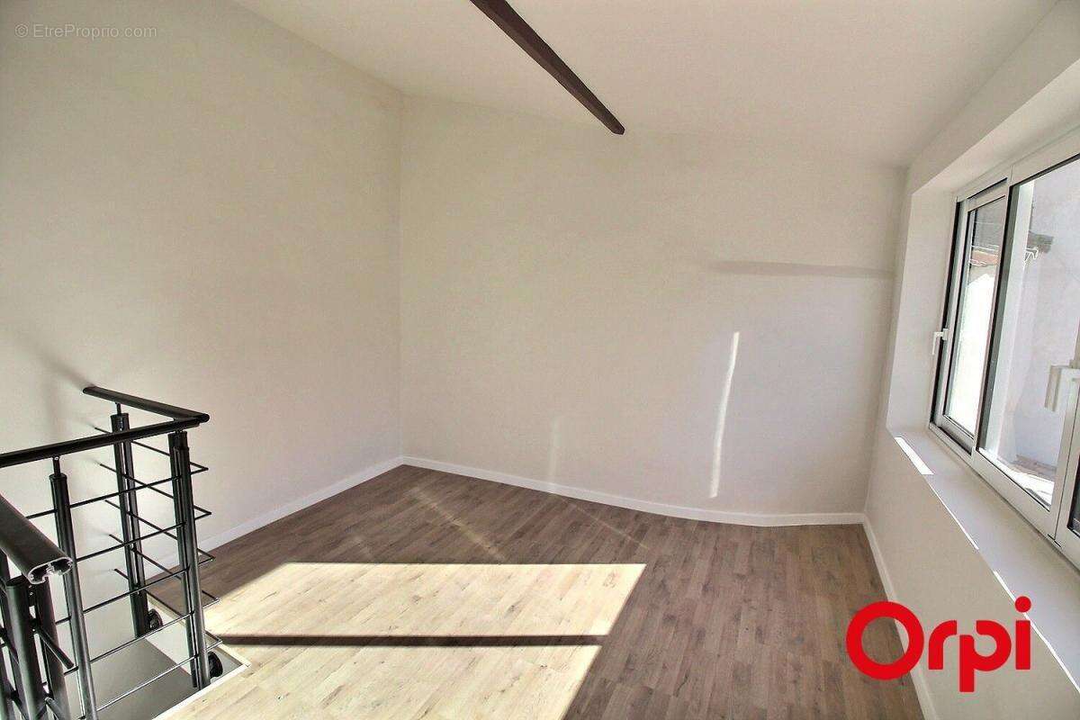 Appartement à AURIOL