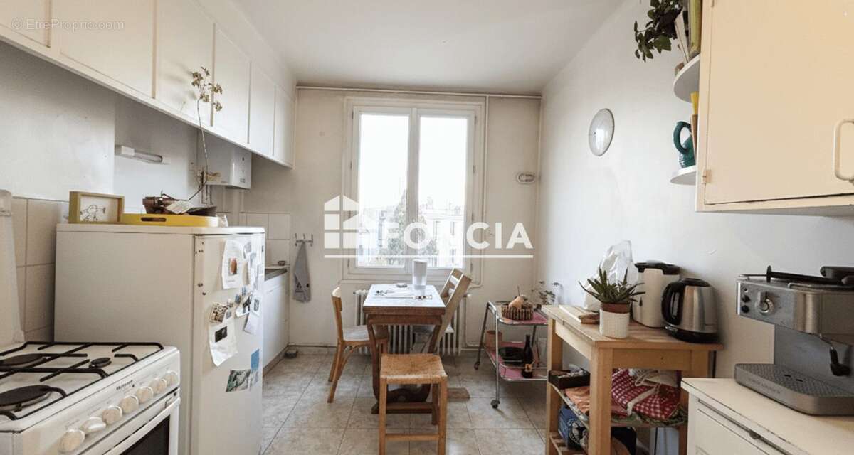Faubourg du Courreau - T3 en dernier étage avec cellier et garage !! - photo 5