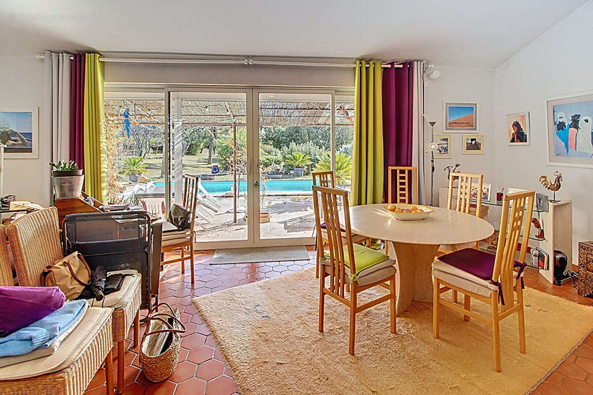 À VENDRE EN EXLUSIVITE!! Propriété  à TOURTOUR de 130m² + dépendance de 20m² + agrandissement possible + piscine le tout sur un  - photo 7