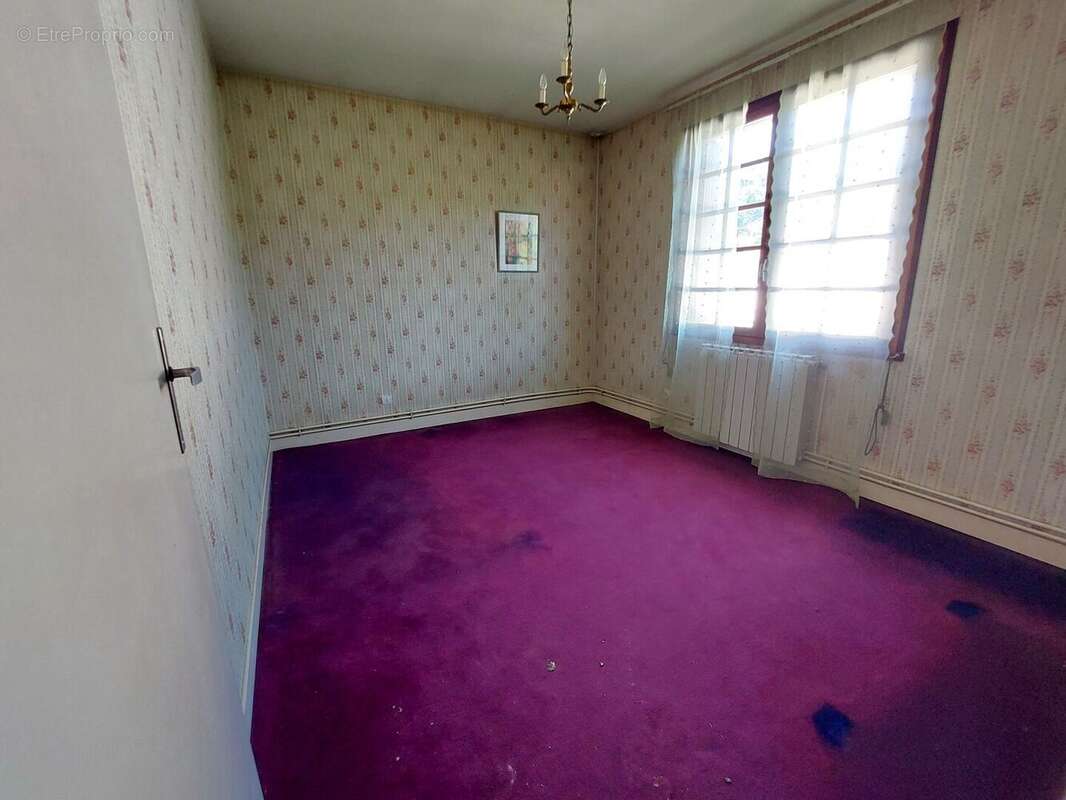 Maison T6 avec jardin clos et dépendances - photo 7
