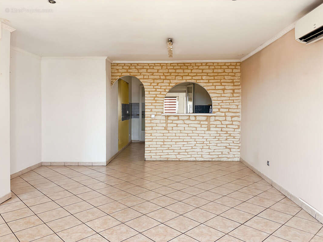 Maison à LA FARE-LES-OLIVIERS