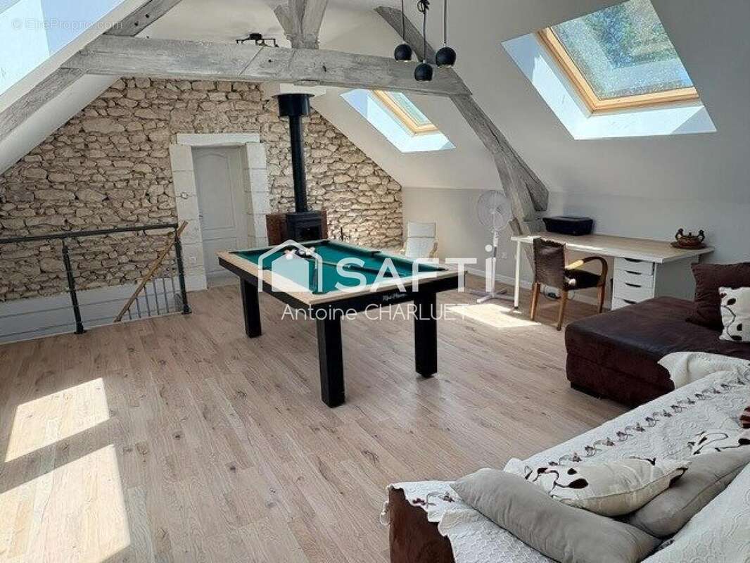 Maison 138 m² à Saint-Genou  - photo 4