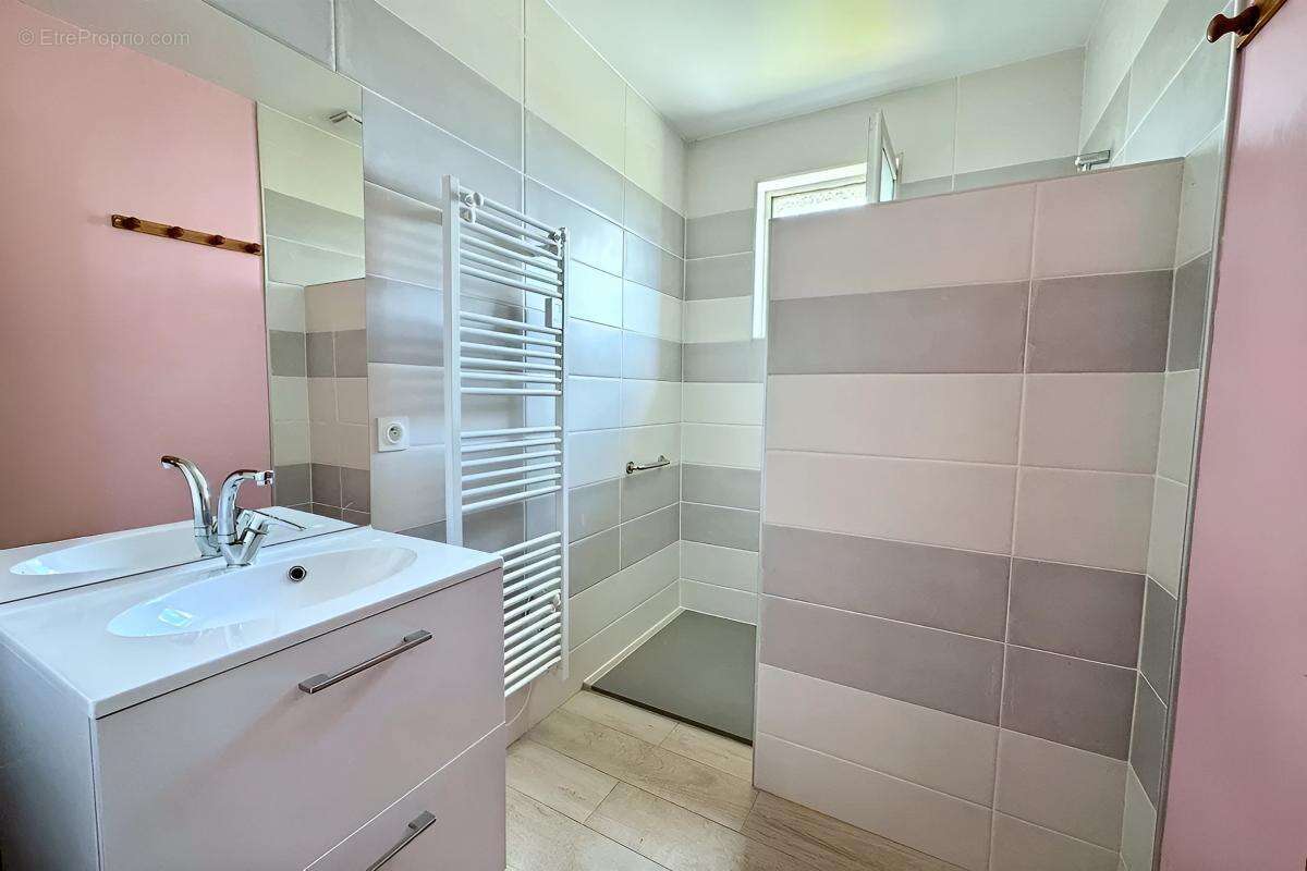 Maison 104 m² à Vendranges  - photo 13