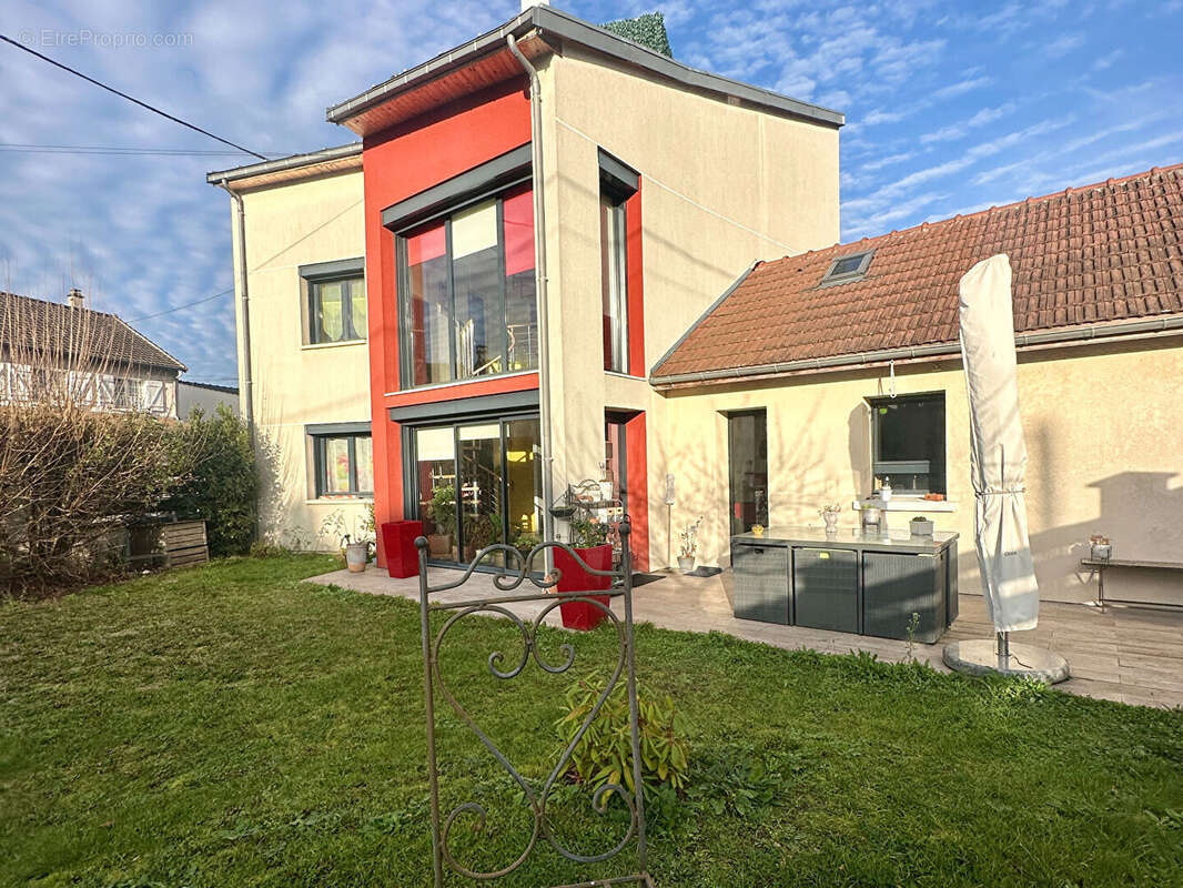 Maison à VIGNEUX-SUR-SEINE