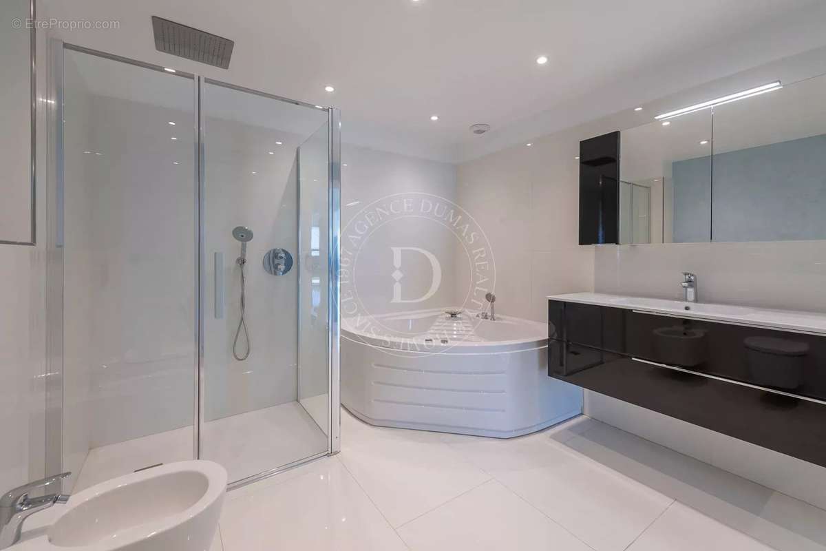 Appartement à ROQUEBRUNE-CAP-MARTIN