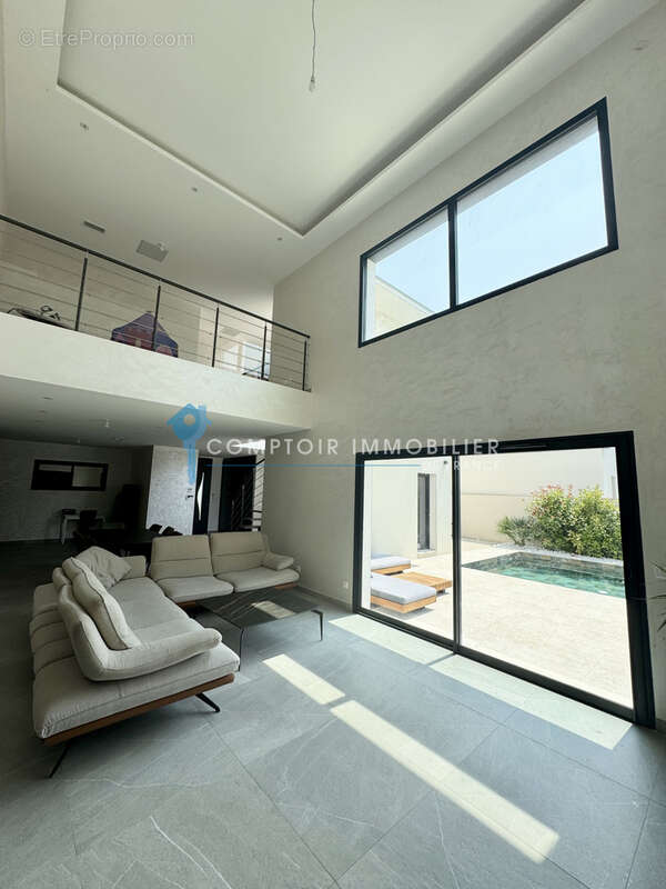 Maison à VERGEZE
