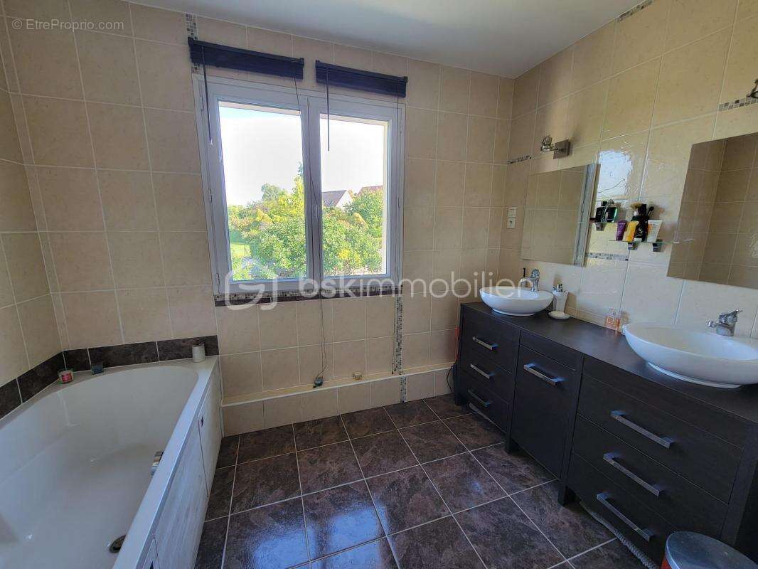 Maison à MAREUIL-LES-MEAUX