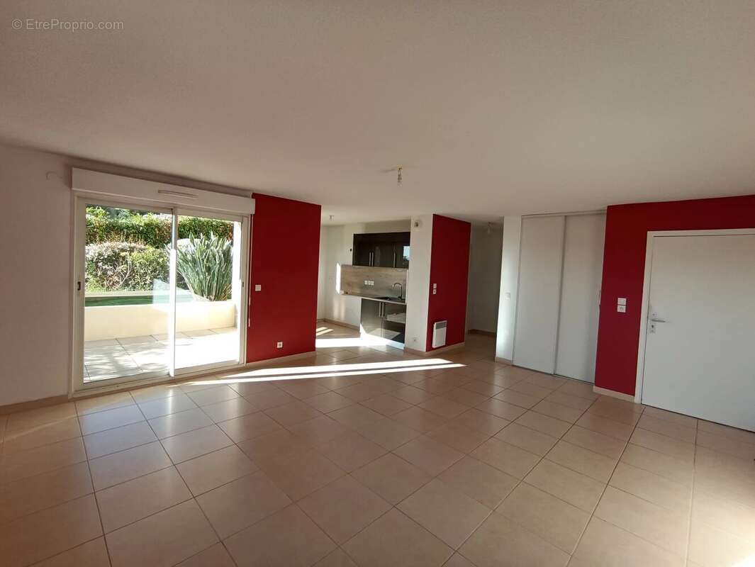 Appartement à SAINT-LAURENT-DU-VAR