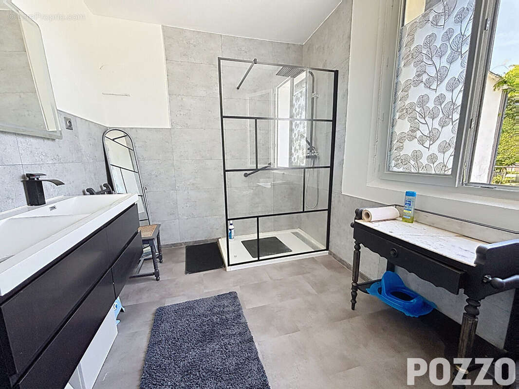 A Vendre à GENÊTS (50530)  - Maison en pierres 189 m² -7 pièces - 4 à 6 chambres - Baie du Mont-Saint-Michel - photo 11