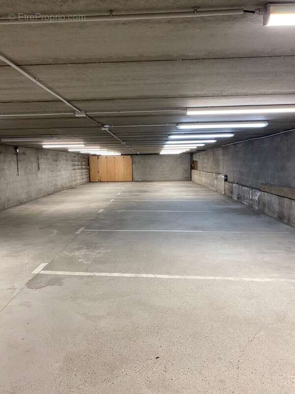 Commerce 545 m² à Saint-Clair-Du-Rhone  - photo 4