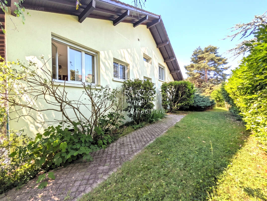 Maison à PREVESSIN-MOENS