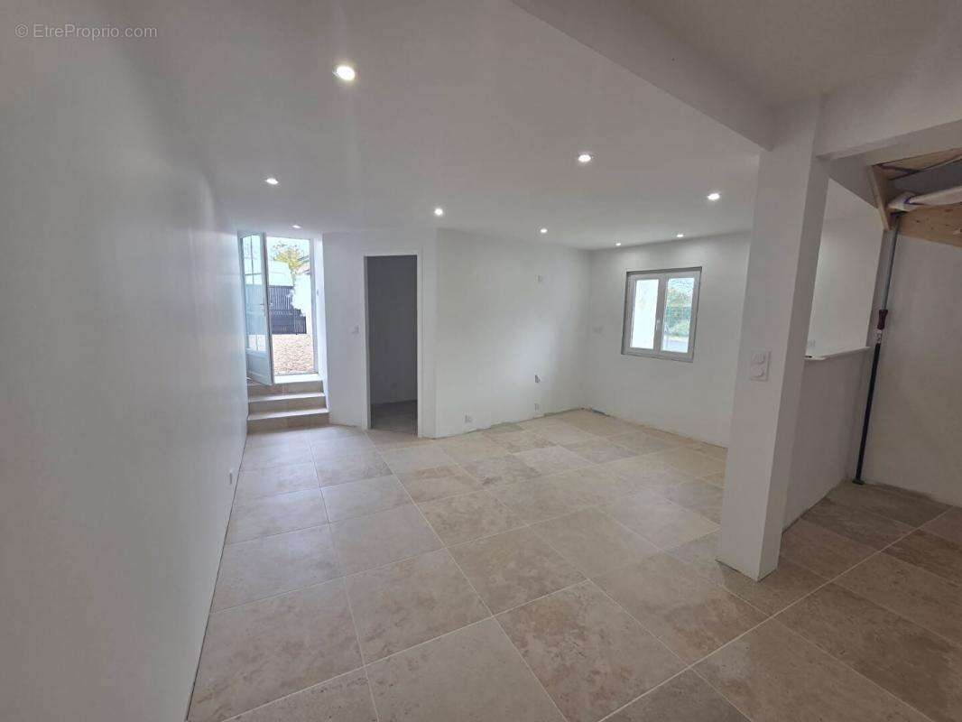 Maison à MAGNAC-SUR-TOUVRE