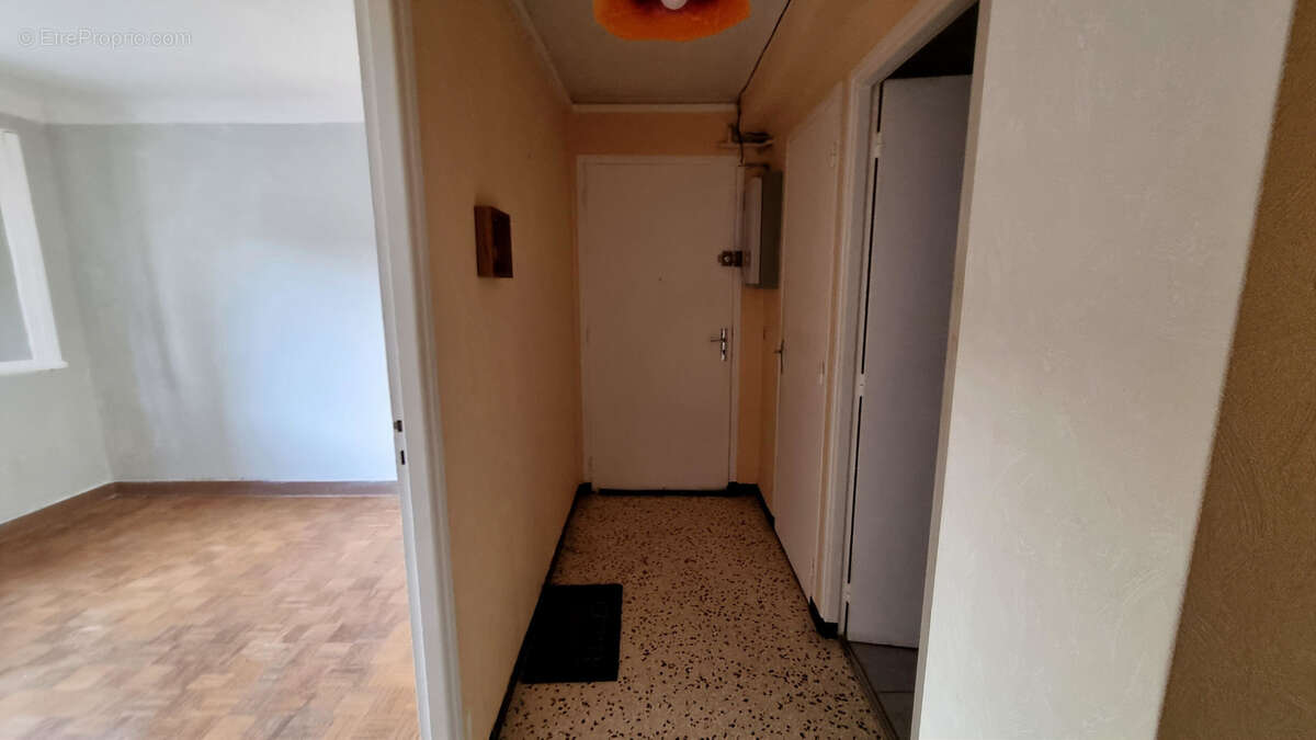 Appartement à LAMALOU-LES-BAINS