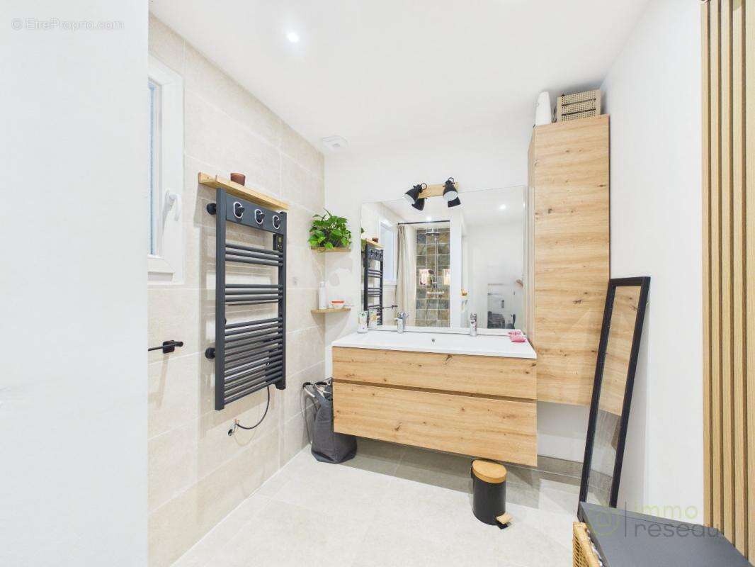 Maison 140 m² à Saint-Martial-De-Mirambeau  - photo 9