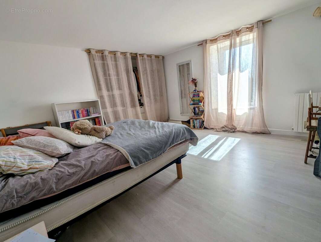 Chambre étage 1 - Maison à CAMIRAN