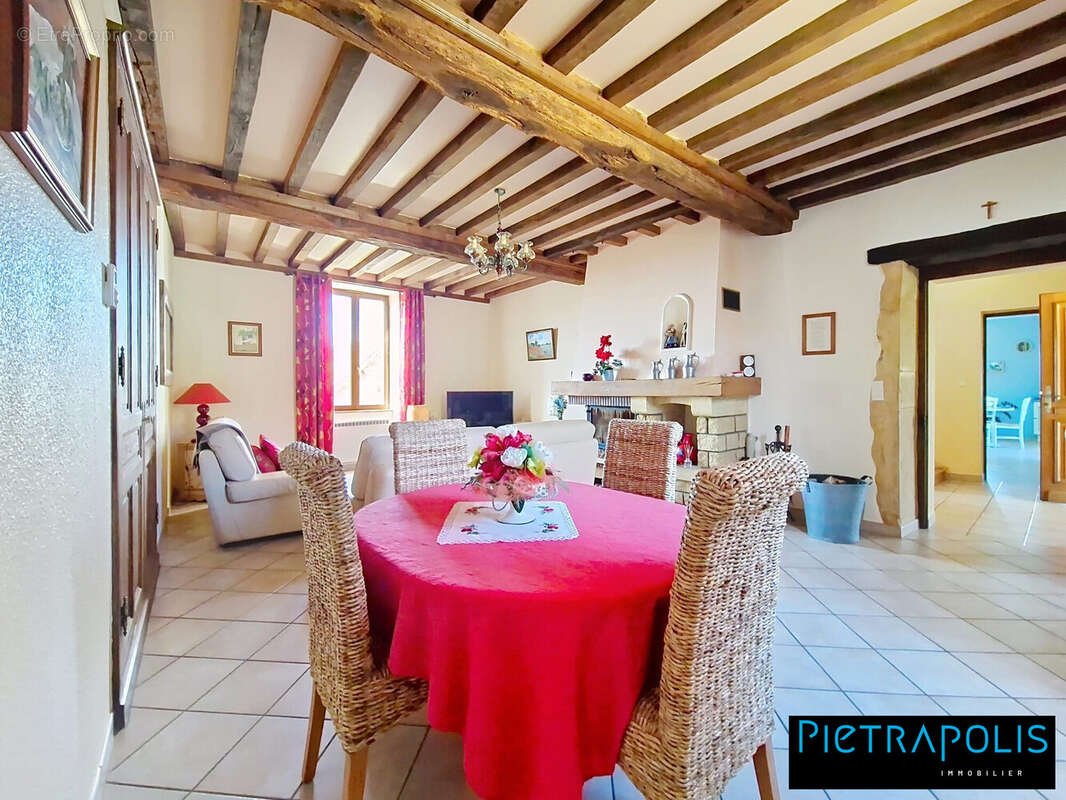 Maison à LA CLAYETTE