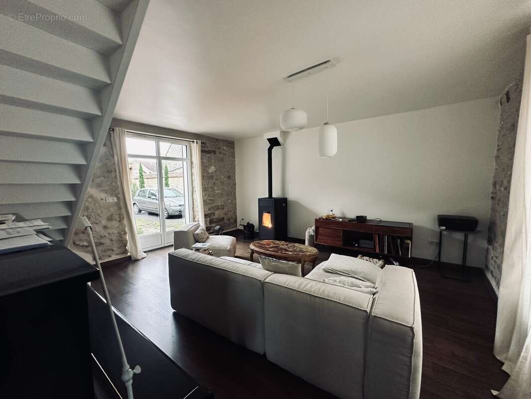 Maison à LA CHAPELLE-LA-REINE