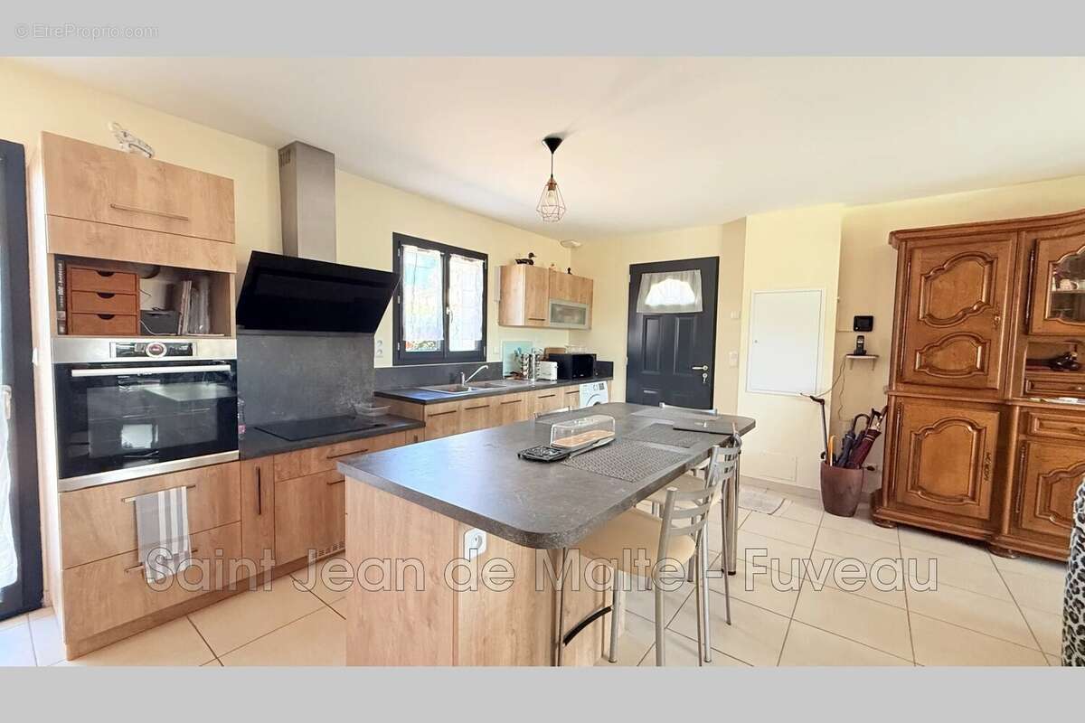 Maison à POURRIERES