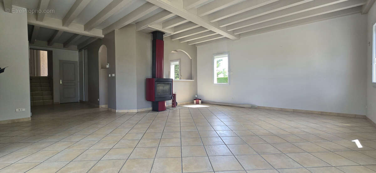 Maison à SAINT-JUST-MALMONT