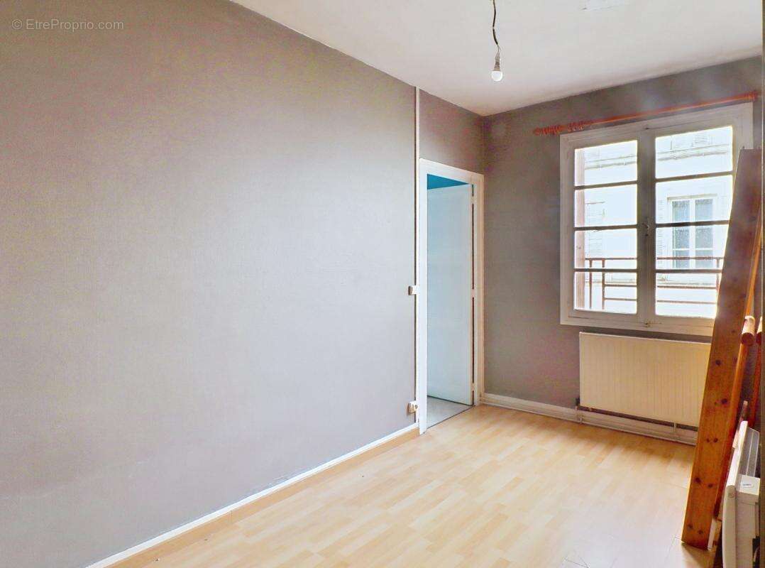 Jonzac centre – Immeuble 145 m² à rénover – Entre Place du Marché et Mairie - photo 12