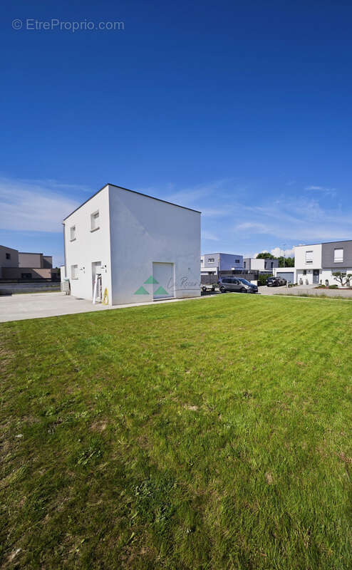 Maison individuelle construite en 2022 d'environ 90m2 sur un terrain de 3,92 ares proche de la frontière Suisse - photo 2