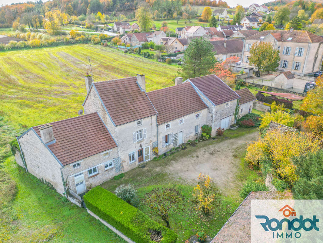Maison à MAREY-SUR-TILLE