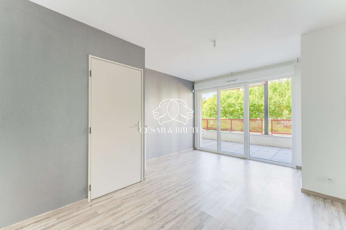 Appartement à MEYZIEU
