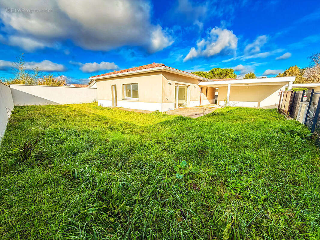 Maison à BRUGUIERES