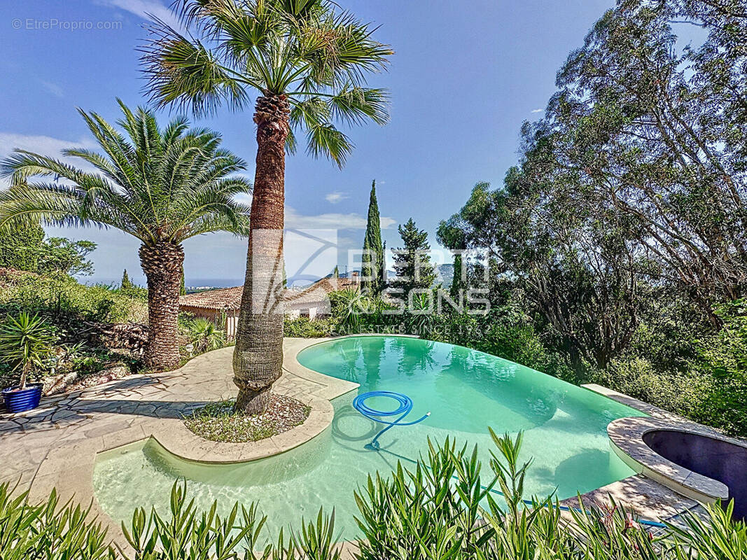 Maison à MANDELIEU-LA-NAPOULE