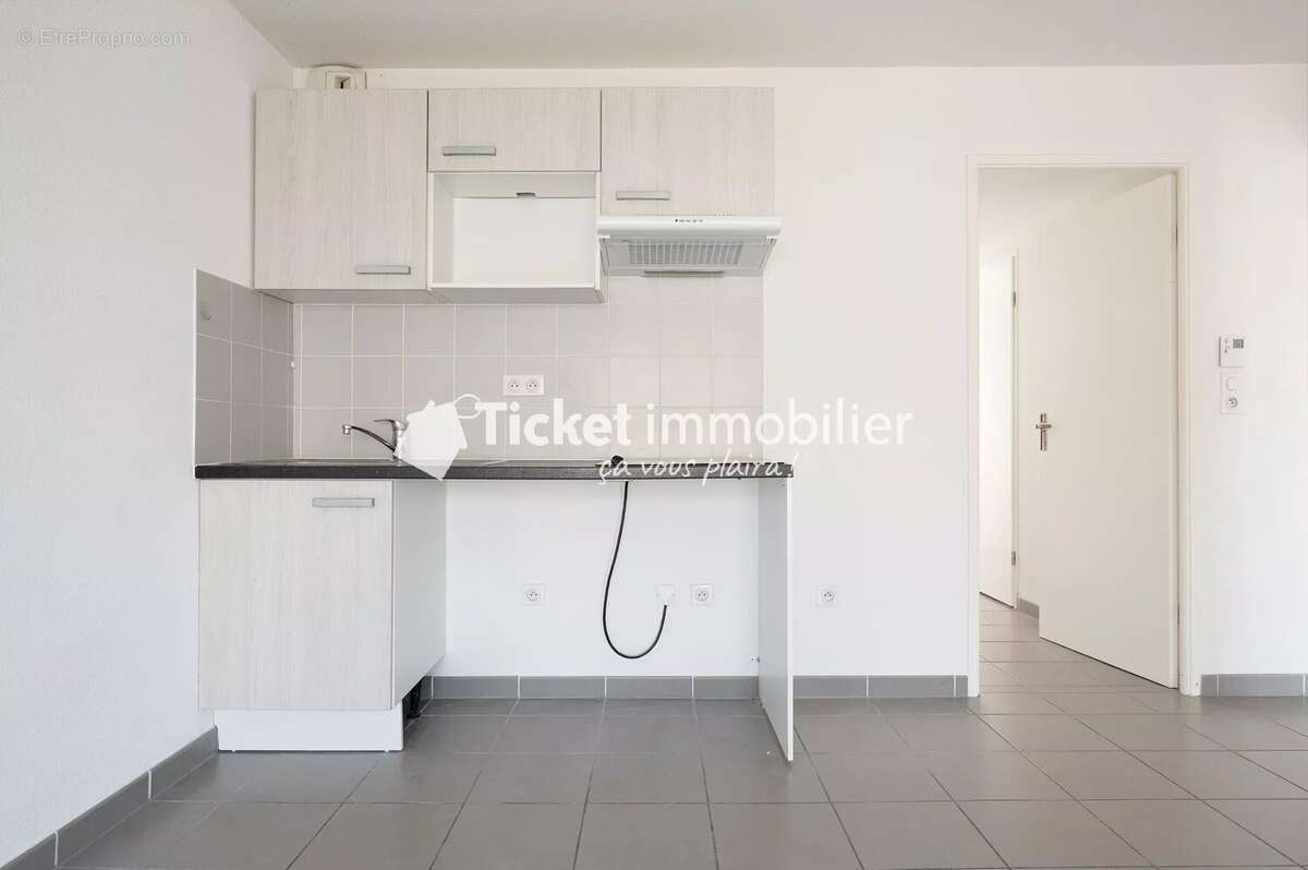 Appartement t3 61m2 cornebarrieu avec balcon, deux places de parking, concierge etc... - photo 5