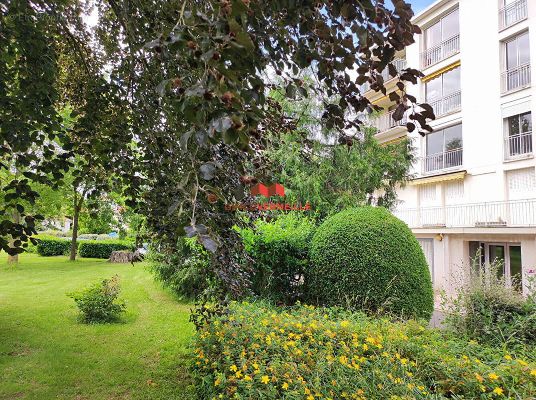 Appartement à LA CELLE-SAINT-CLOUD