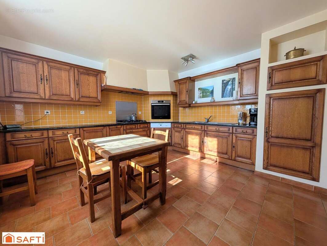 Maison 250 m² à Feings  - photo 7