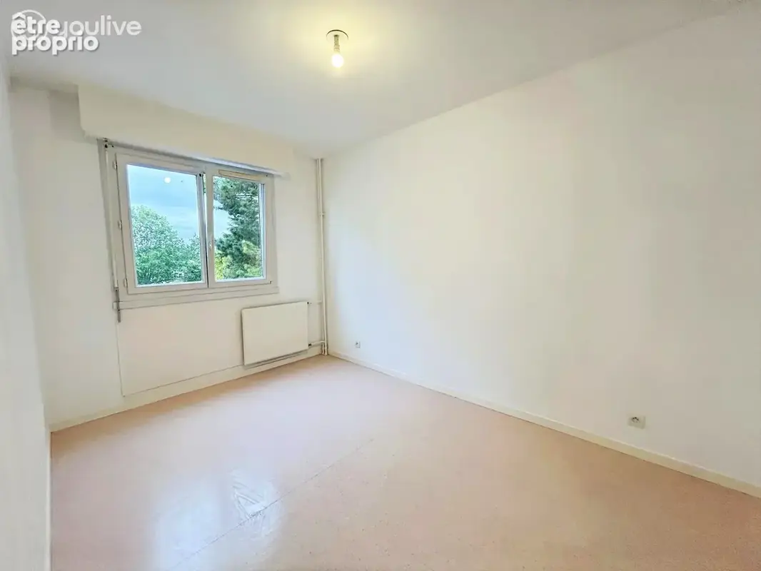 Appartement 84 m², 3 chambres, balcon et parking - photo 4