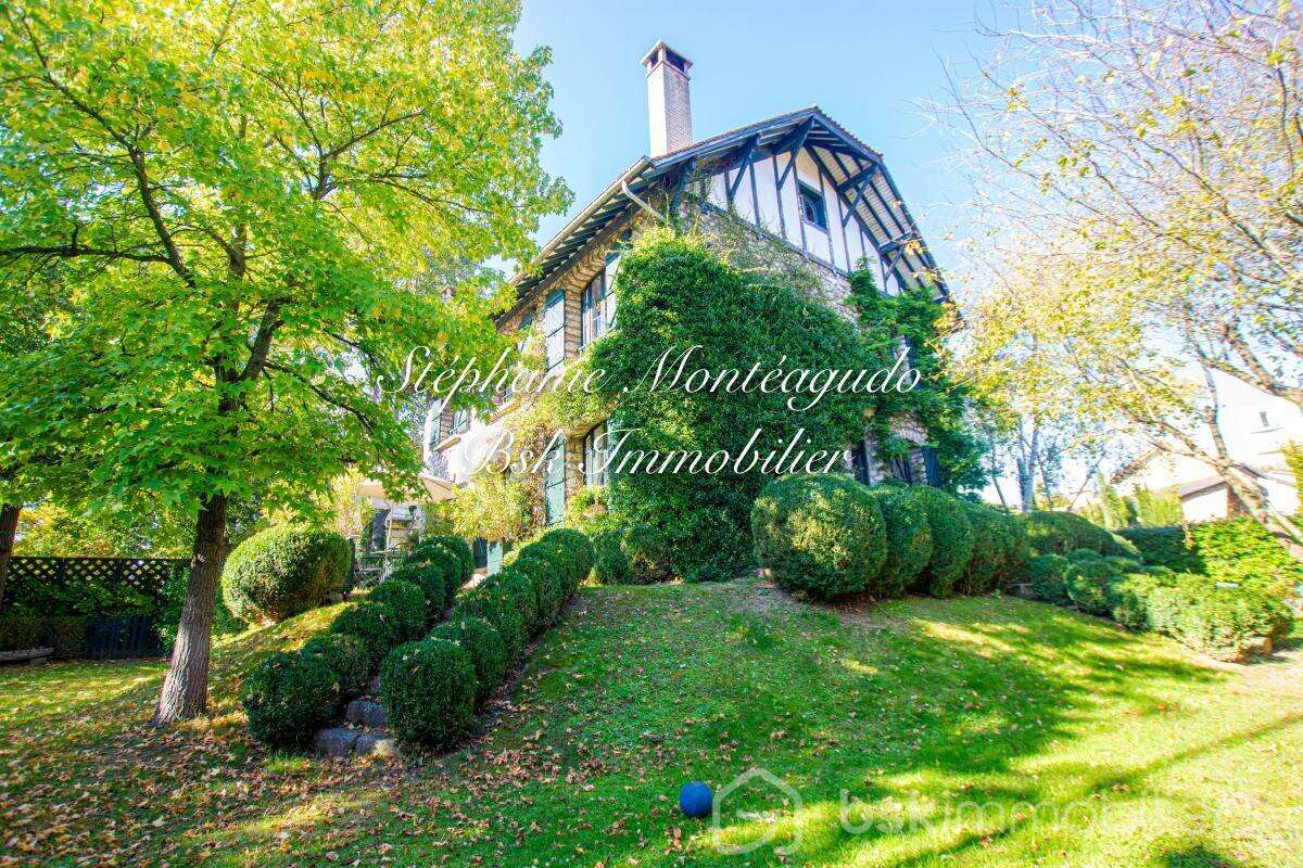 Demeure de charme début 1900 avec grand jardin, piscine, et sous-sol ! - photo 2