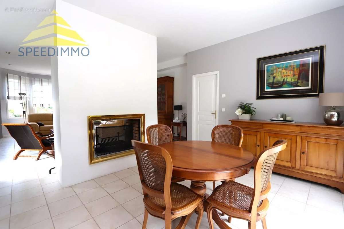 Maison à VILLECRESNES