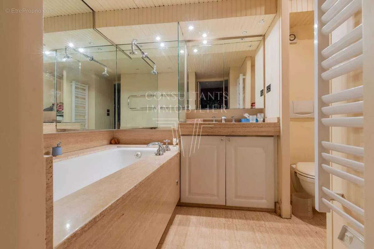 Appartement à PARIS-7E