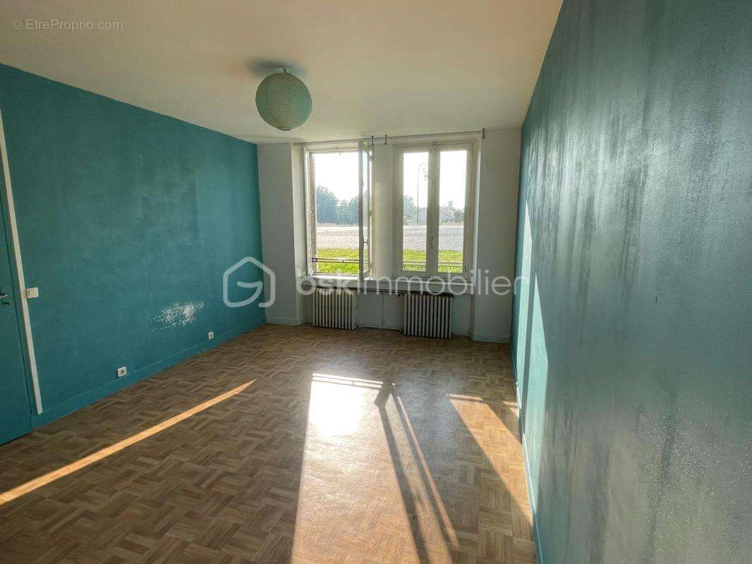 Maison à LAUNOIS-SUR-VENCE