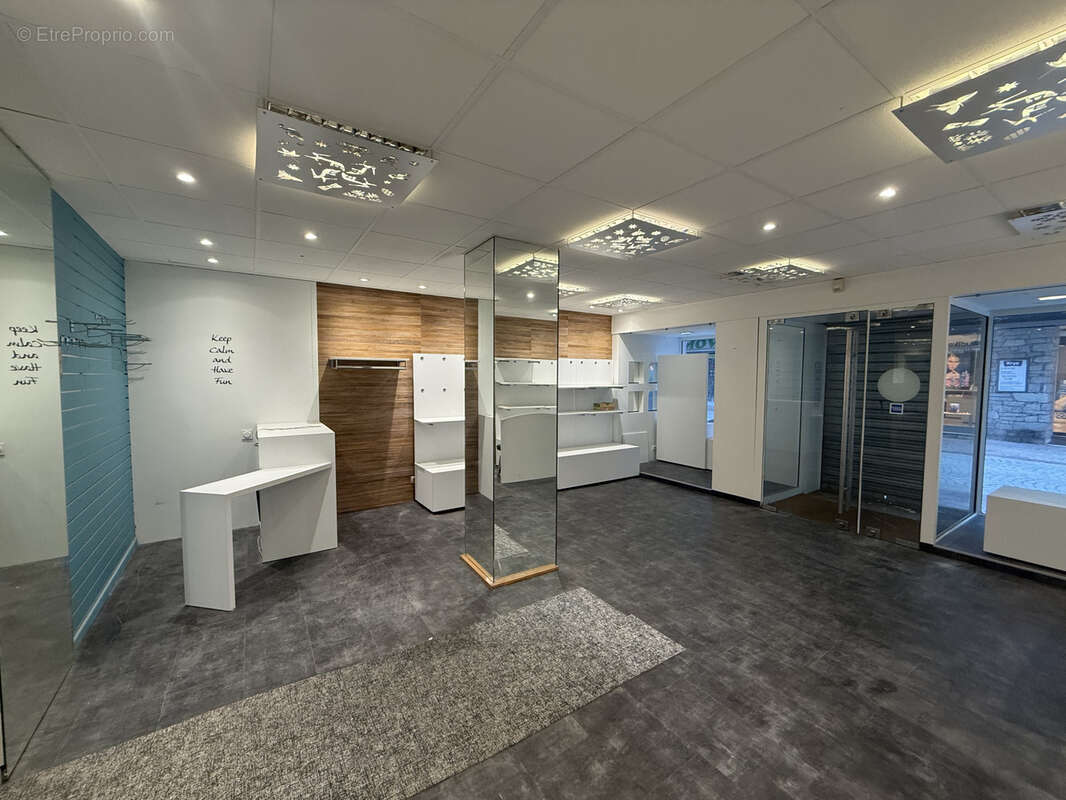 Commerce à MOUTIERS