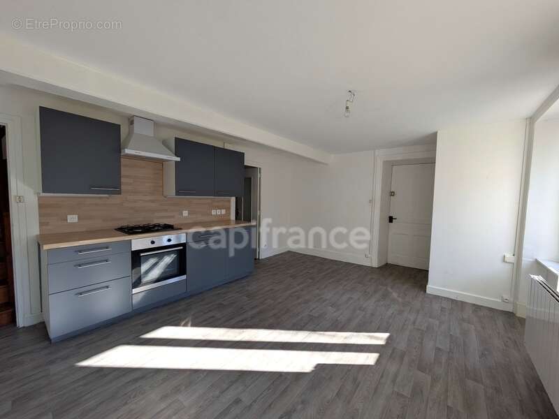 Maison a renover - essertines en donzy , 7 pièces , 164 m² , 4 /5 chambres , combles, cave, garage , terrain 526 m² - photo 6
