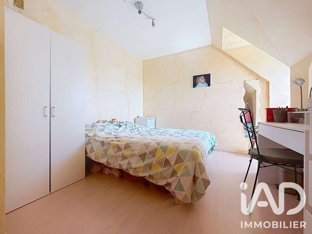 Maison 134 m² à Saint-Nicolas-De-La-Taille  - photo 8
