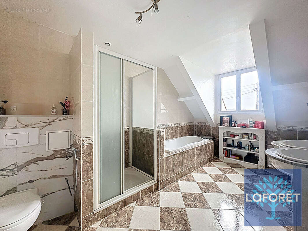 Maison à VIGNEUX-SUR-SEINE